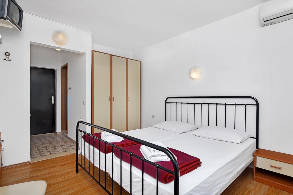 Apartmani Cico Gdinj Экстерьер фото